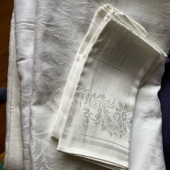 VINTAGE Luxury Rectangular Tablecloth & 3 Napkins - Picture 14 of 16